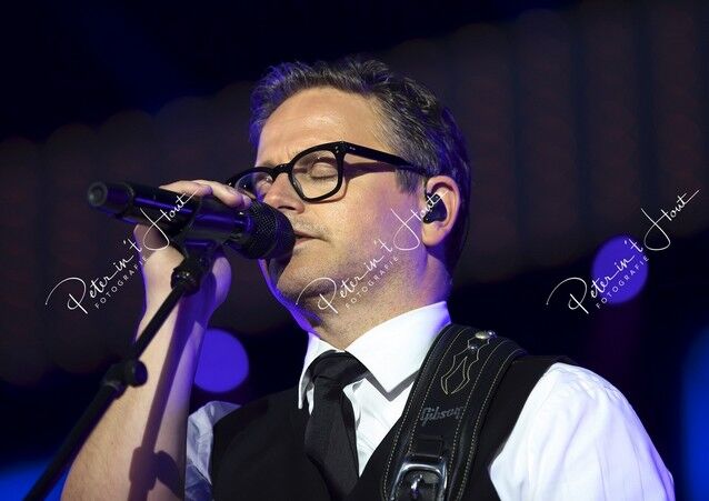 Ik ben Zeer actief in het fotograferen van Popconcerten fotograferen van Popconcerten waaronder Guus Meeuwis